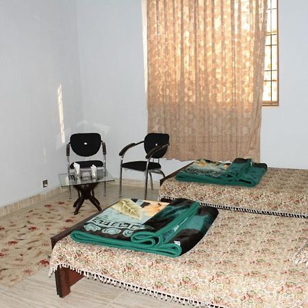 Tulip Guest House Аботабад Екстериор снимка