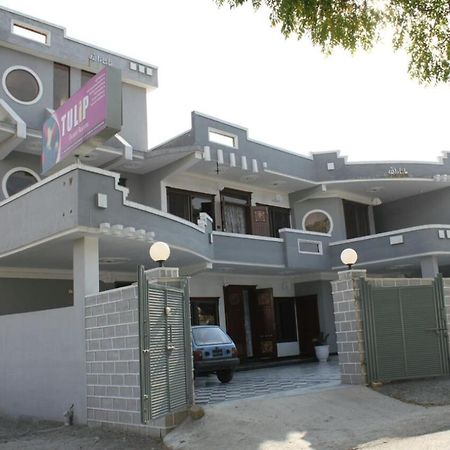 Tulip Guest House Аботабад Екстериор снимка