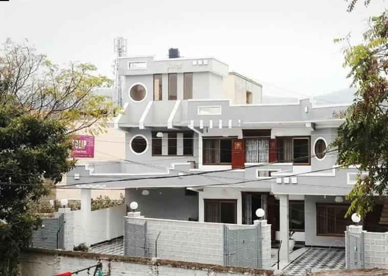 Tulip Guest House Аботабад Екстериор снимка