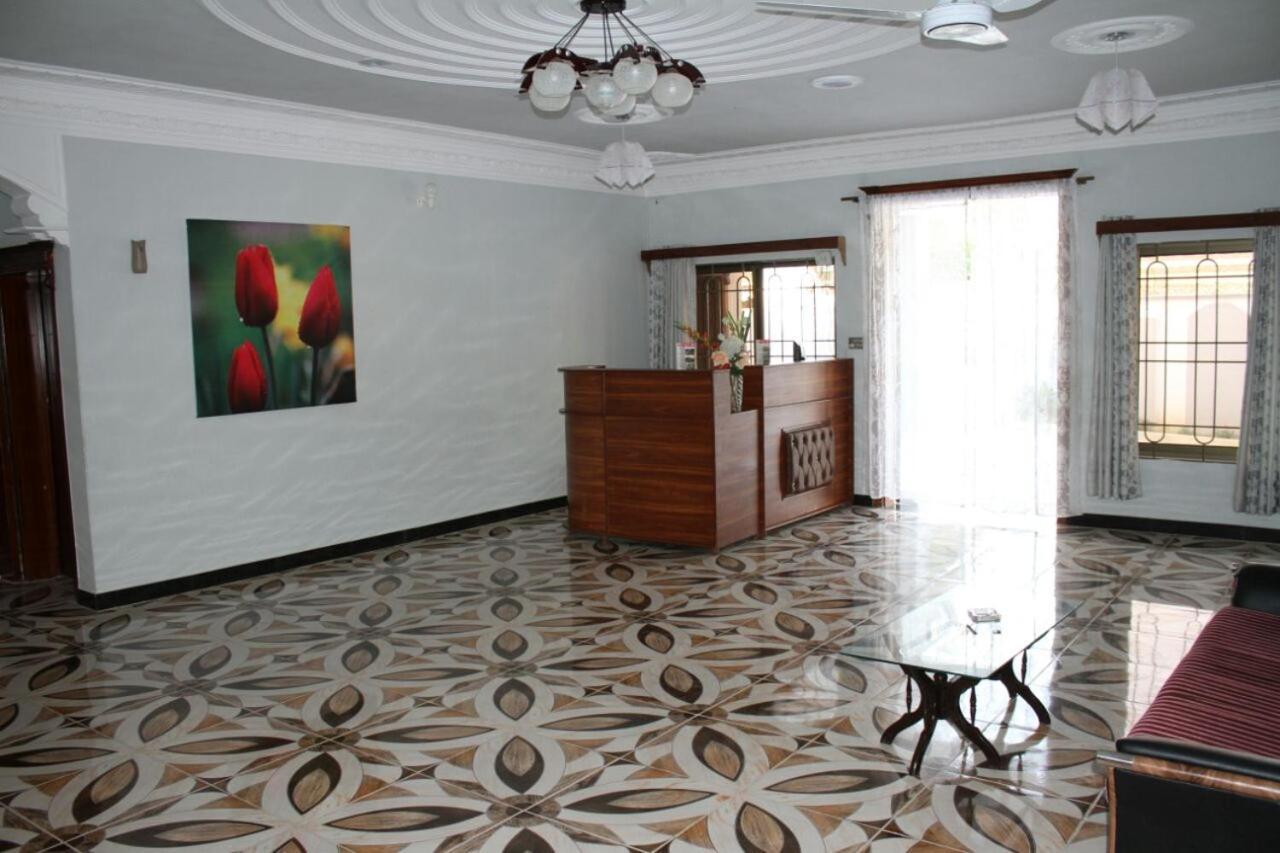 Tulip Guest House Аботабад Екстериор снимка