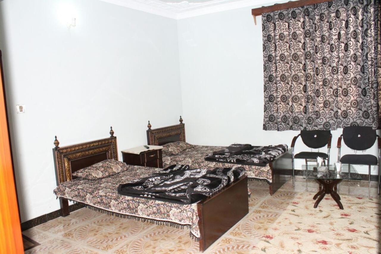 Tulip Guest House Аботабад Екстериор снимка