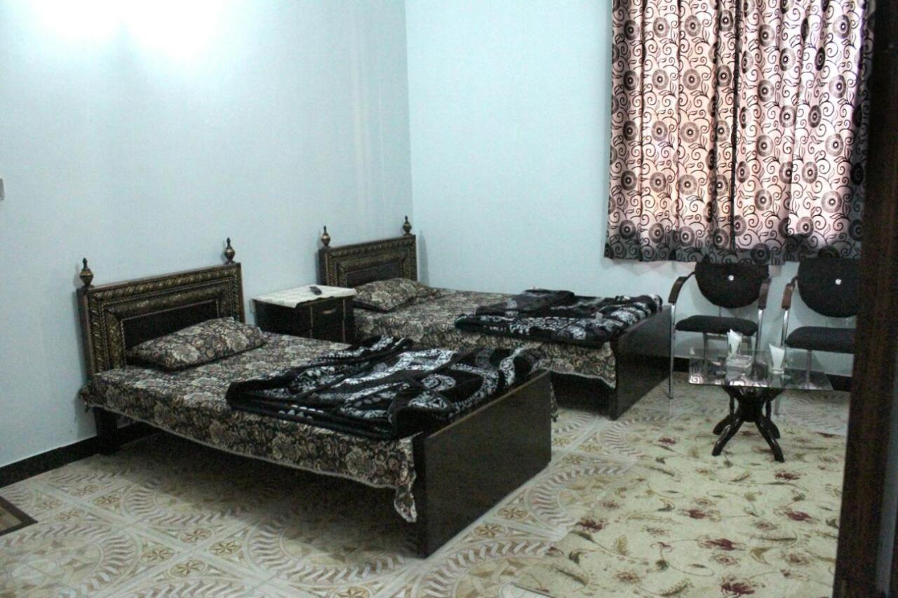 Tulip Guest House Аботабад Екстериор снимка